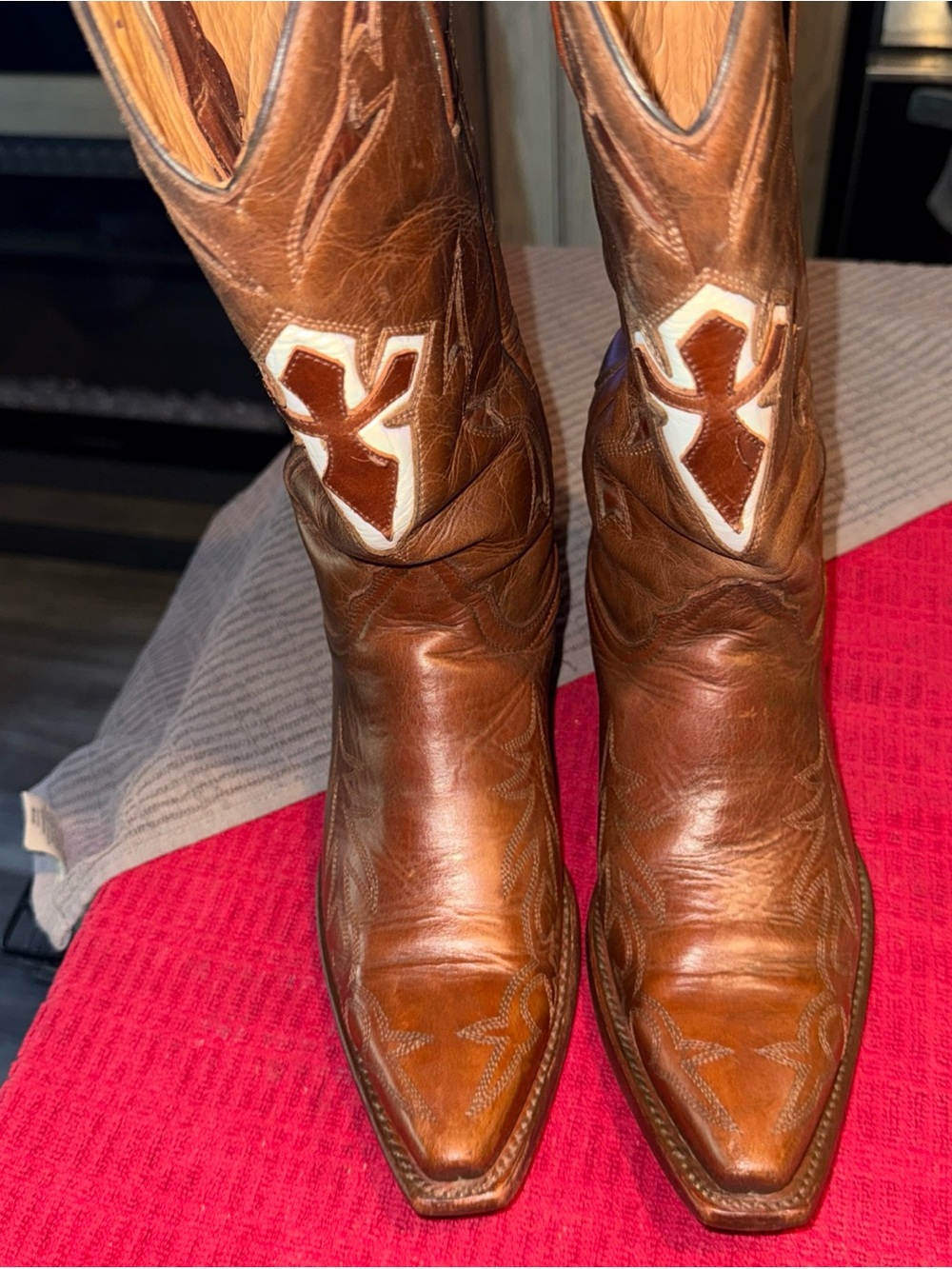 Ferrini 2049 Women’s 6.5 B White Cross Leather Inlay Western Cowboy Boots Snip T